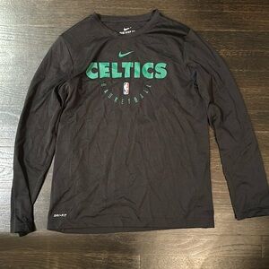 Nike Drifit long sleeve boys large shirt w!/ Boston Celtics logo black + green